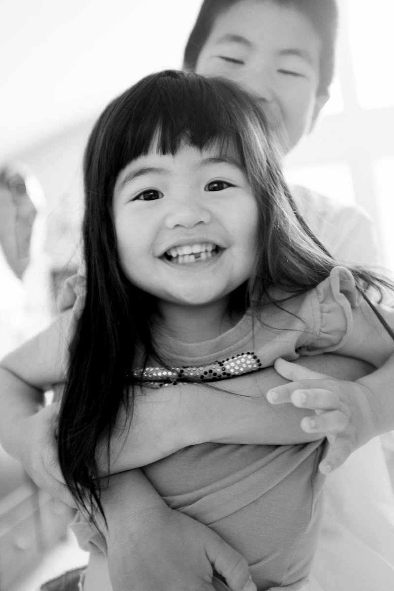 SmithsonianAPA's tweet photo. Happy National Hug Day! Hope you enjoy this photo from our digital exhibition #LifeAPA: http://t.co/fiXT60T3yN http://t.co/s4FHR9l4KN