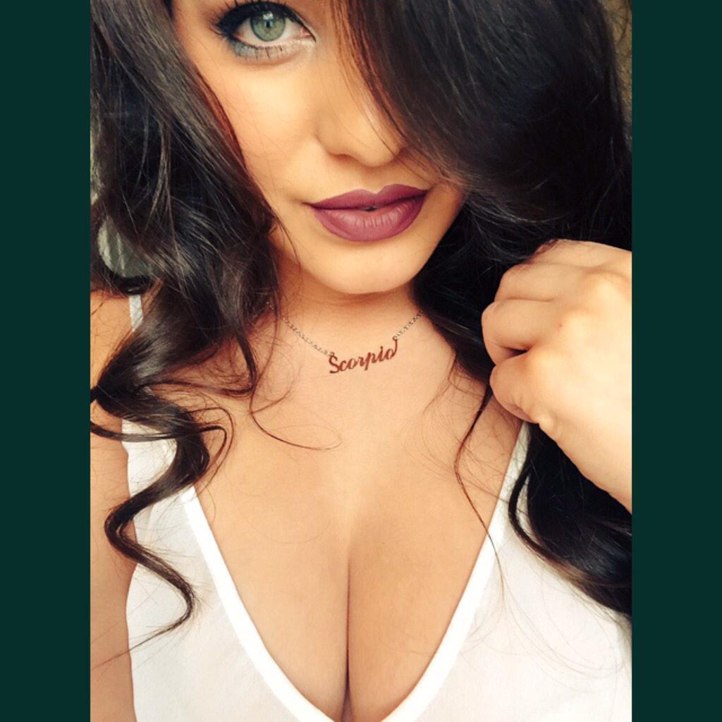BriannaLlamas's tweet photo. Yup this necklace only lasted a day ... #cheapSilver http://t.co/UK9slMcgN7