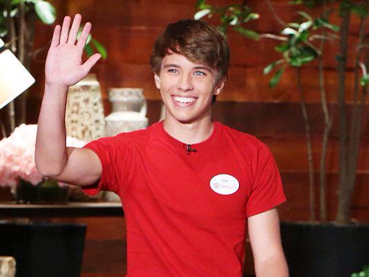 Á afmæli sama dag og Alex from target, YESSS <a href="/acl163/">Alex Lee </a>