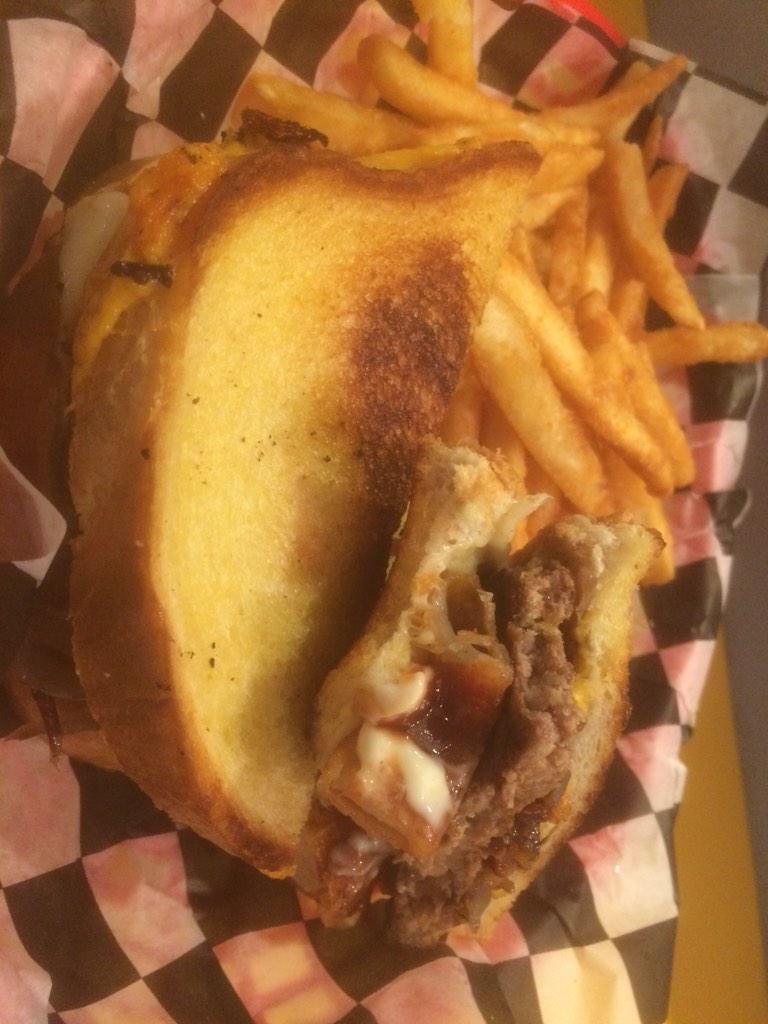 2015GMAs's tweet photo. Thanks to the ladies of @KSUPhiMu for having this dine to donate at @TwistedMeltz ! Still 2 1/2 more hours #GMAs2015 http://t.co/l2C2UfM2yv