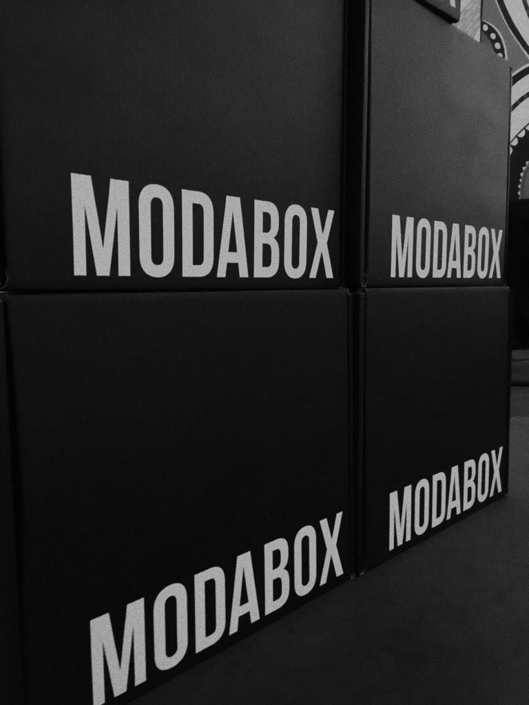 TheSeaportNYC's tweet photo. The @myMODABOX premiere party for Maker's Lane (@oneouncegold) has begun. #ModaBox http://t.co/G0BpMAbh55