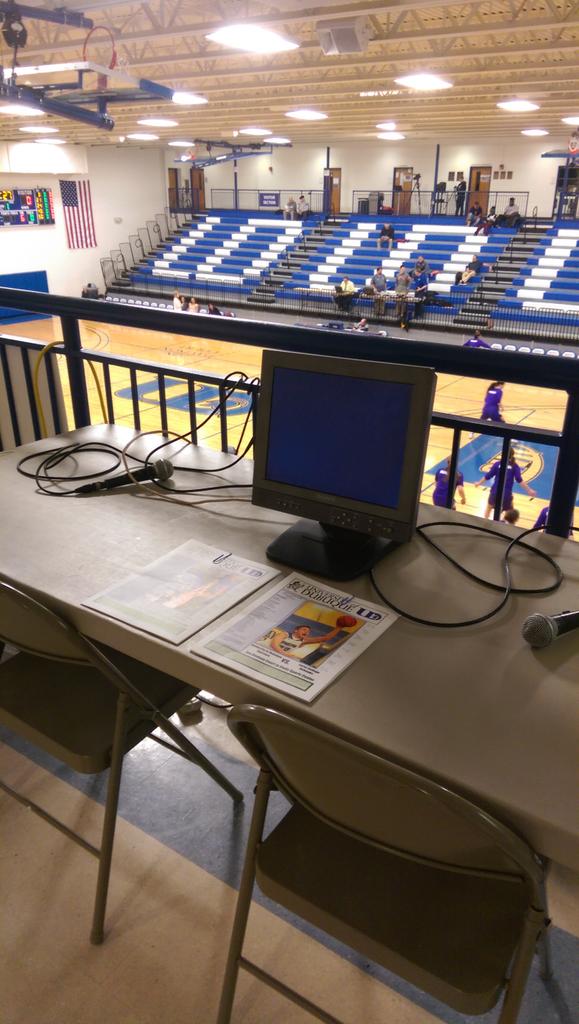 UDubuqueSports's tweet photo. Mediacom's in the building! Stay tuned for #UDvsLORAS. #GoSpartans http://t.co/7Ow0n1fAqt