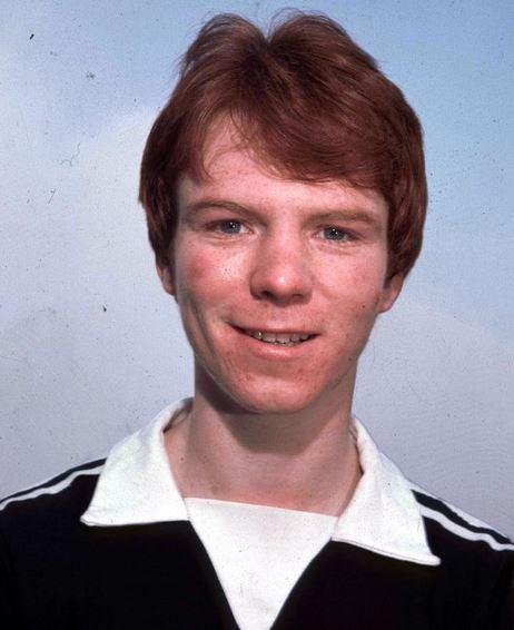  Alex McLeish. Was he ever this young? Happy birthday bid red! 