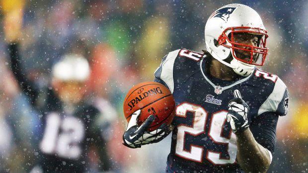 funnyordie's tweet photo. Shocking new #DeflateGate evidence reveals Patriots may have used basketballs in key games: http://t.co/uLfkEi0zFH http://t.co/Ky5RMGT8Sx