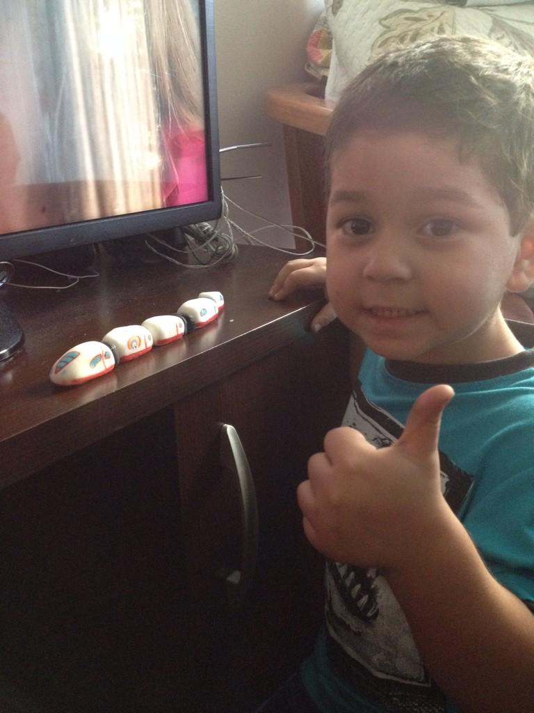 danita_goofy's tweet photo. @diegotopaok aquí en Chile no hay juguetes de junior express y mi josito te ama, así q le hice uno de azúcar! 😊 http://t.co/tTwbrRuX7z
