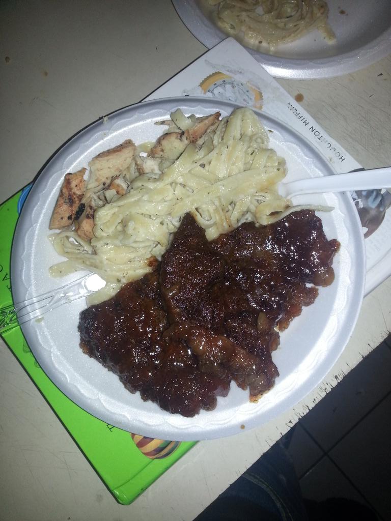 Gucci_HotBoy's tweet photo. I'm still eating! #TeamEatGood http://t.co/02TdAZXecc
