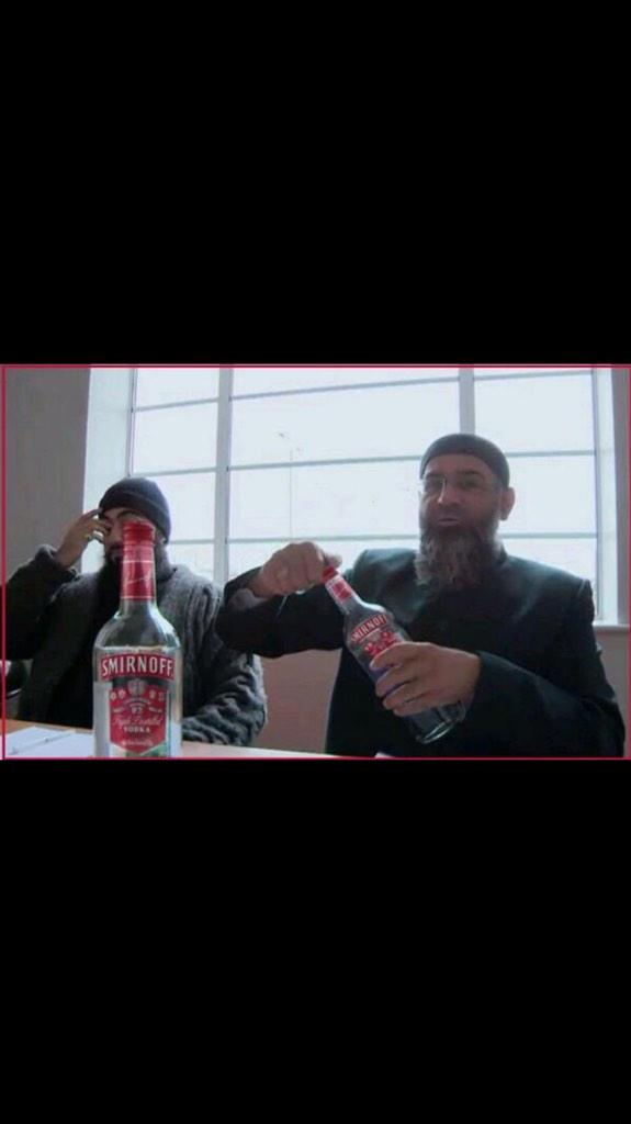 EJ02DOM's tweet photo. Thats me. Im done. Off to #imbed
Gonna stop for a quick Allahu Ackbar on my way. Goodnight @anjemchoudary sleep well http://t.co/nPWJoD3xHg