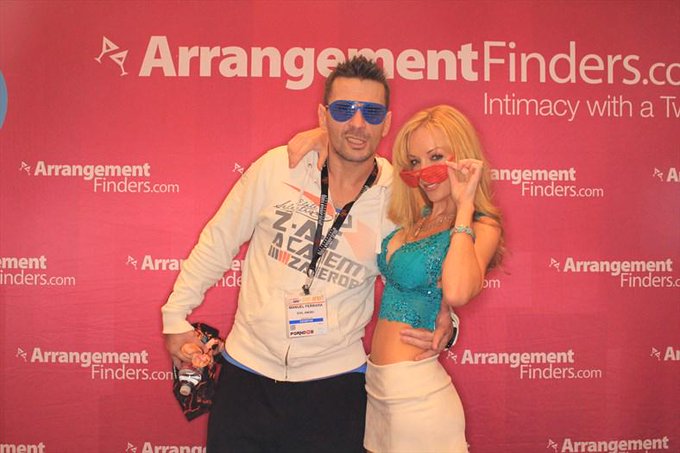 Photo Booth!! @manuelferrara @arrangementX http://t.co/lSynPkjbxE<a class="tags" href="/tag/manuelferrara">@manuelferrara</a><a class="tags" target="_blank" title="On Twitter" href="/?out=eyJ0eXAiOiJKV1QiLCJhbGciOiJIUzUxMiJ9.eyJpYXQiOjE3MTk5ODcwMDIsImlzcyI6InR3cG9ybnN0YXJzLmNvbSIsIm5iZiI6MTcxOTk4NzAwMiwiZXhwIjoxNzUxNTIzMDAyLCJyZWRpcmVjdF91cmwiOiJodHRwczovL3R3aXR0ZXIuY29tL2FycmFuZ2VtZW50WCJ9.VA3P4s-y1Xdp_m3h9-D5zY56GxC4M-3rcjLT12QG42_iP7I1YKbVs5sRJFz-N4PCcXYyK_WNBCyJI7cCki_rAw">@arrangementX</a>