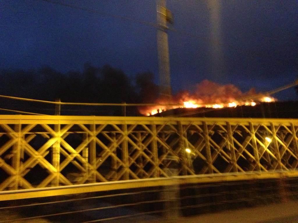 franluz26's tweet photo. Cerro columbueno # Padre las casas incendio desmedido! http://t.co/Fzigw4UPAK