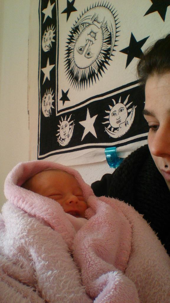 Heli24H's tweet photo. Muero de amoor por mi pequeña #amaya @juaqui16 http://t.co/0gGnMyjGDL
