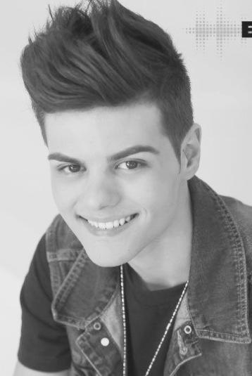 AbrahamMateo's tweet photo. Buenas noches chic@s! #SoñadBonito ;) Gracias por seguir ahí! Os amo <3 http://t.co/qBPdbMveVs
