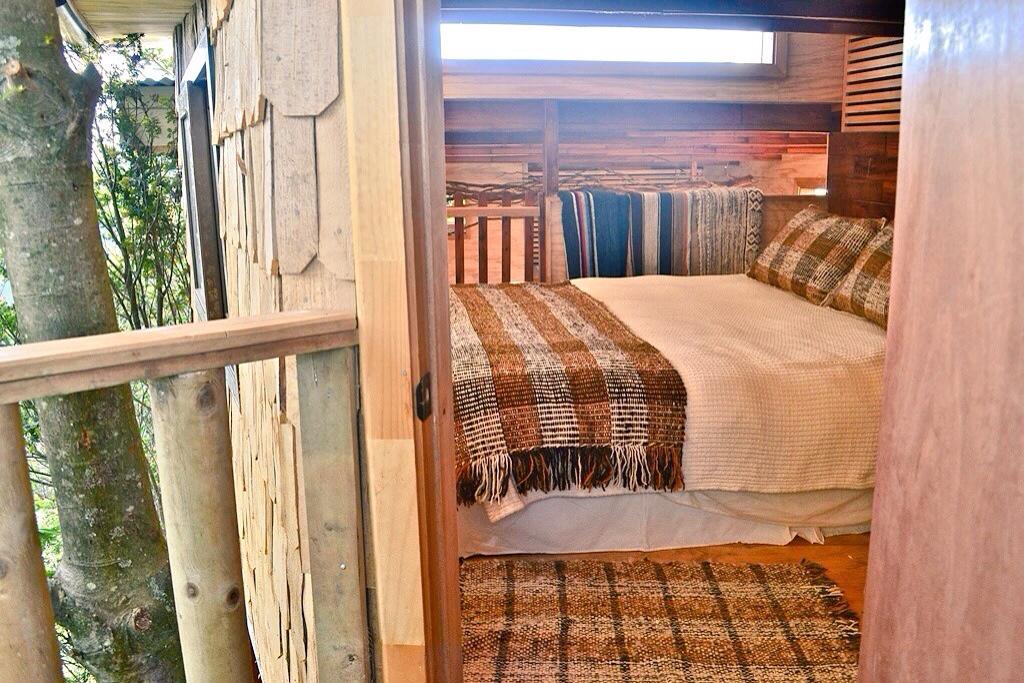 casadelarbol10's tweet photo. @galarq Conoce este novedoso y acogedor emprendimiento, ¡la Casa del árbol de Chiloé! http://t.co/ibJQG3pGgs Ayúdame con un RT