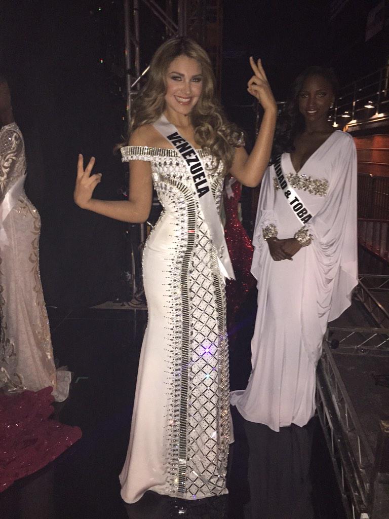 TLMDBelleza's tweet photo. #MissVenezuela esta lista para desfilar #prelims #MissUniverso http://t.co/1Yb9S0OCnD