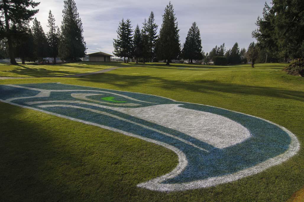 mjseman's tweet photo. The 12's arrive at Tapps Island Golf Course. http://t.co/d8cJBTUcgV