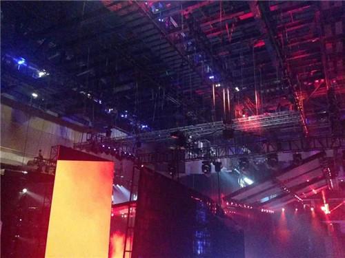 coreatchina's tweet image. Hoist system for HuNan TV New Year Eve Concert Dec.31st,2014.