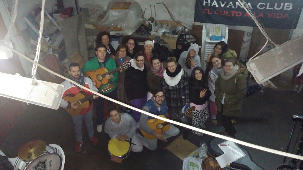 aDrYPa13's tweet photo. A estas horas se acaba el penultimo ensayo de mi comparsa el @comparsafe13 antes de actuar en Huelva. http://t.co/FvUtNpoOYF