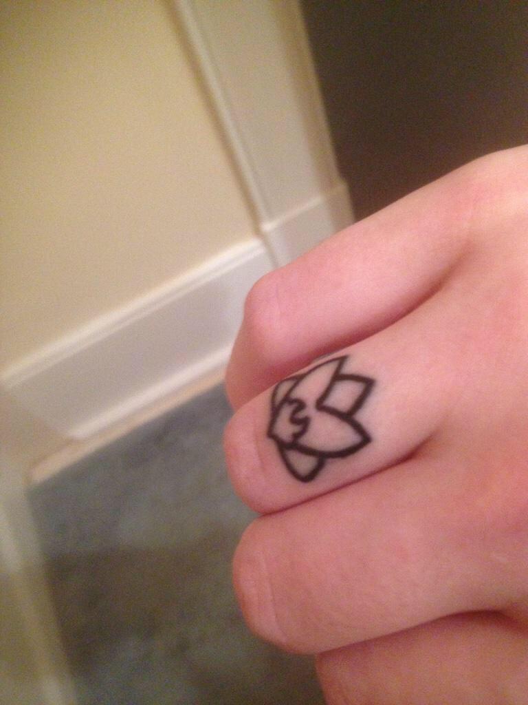 thank you to Orchid Vapes fan <a href="/HilaryDuff/">Hilary Duff</a> for getting our logo tattooed on her hand! Sending you a sample of "DSU"!!!