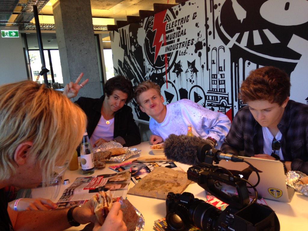 Lunch time! Carbing up before the tour tomorrow. Who's coming to party? #VampsDownUnder frontiertouring.com/thevamps