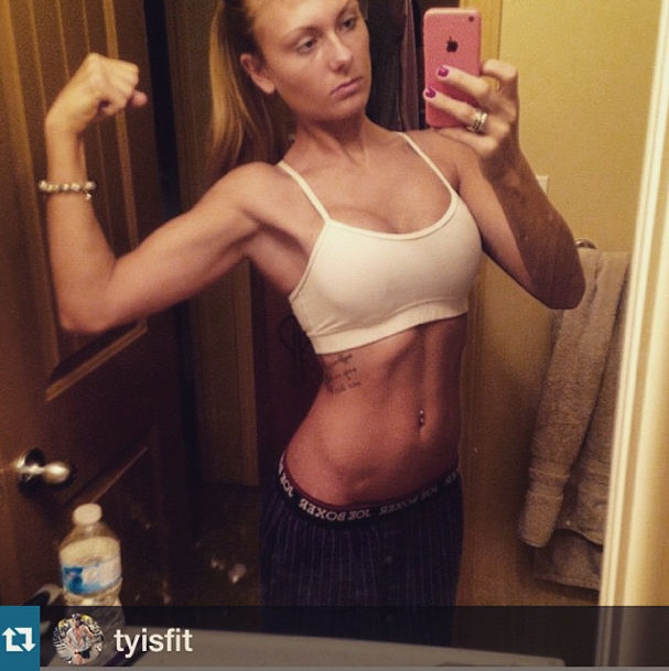 FitBtches's tweet photo. Check out today's #WomanCrushWednesday!  http://t.co/wVtRI8Ers4 #yegfit #fitfam http://t.co/AdlUrsXpgM
