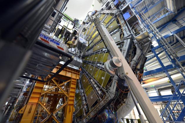ATLASexperiment's tweet image. Crunch time for #darkmatter - ow.ly/HJUOr via @NatureNews #ATLAS #LHC #CERN #Physics #RestartLHC