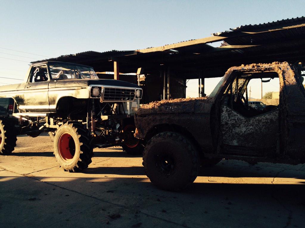 normanatorracin's tweet photo. The comparison of the broncos #NormanatorRacing #normanator #mudreaper #79bronco #twins #team http://t.co/1rlA5k6HE3