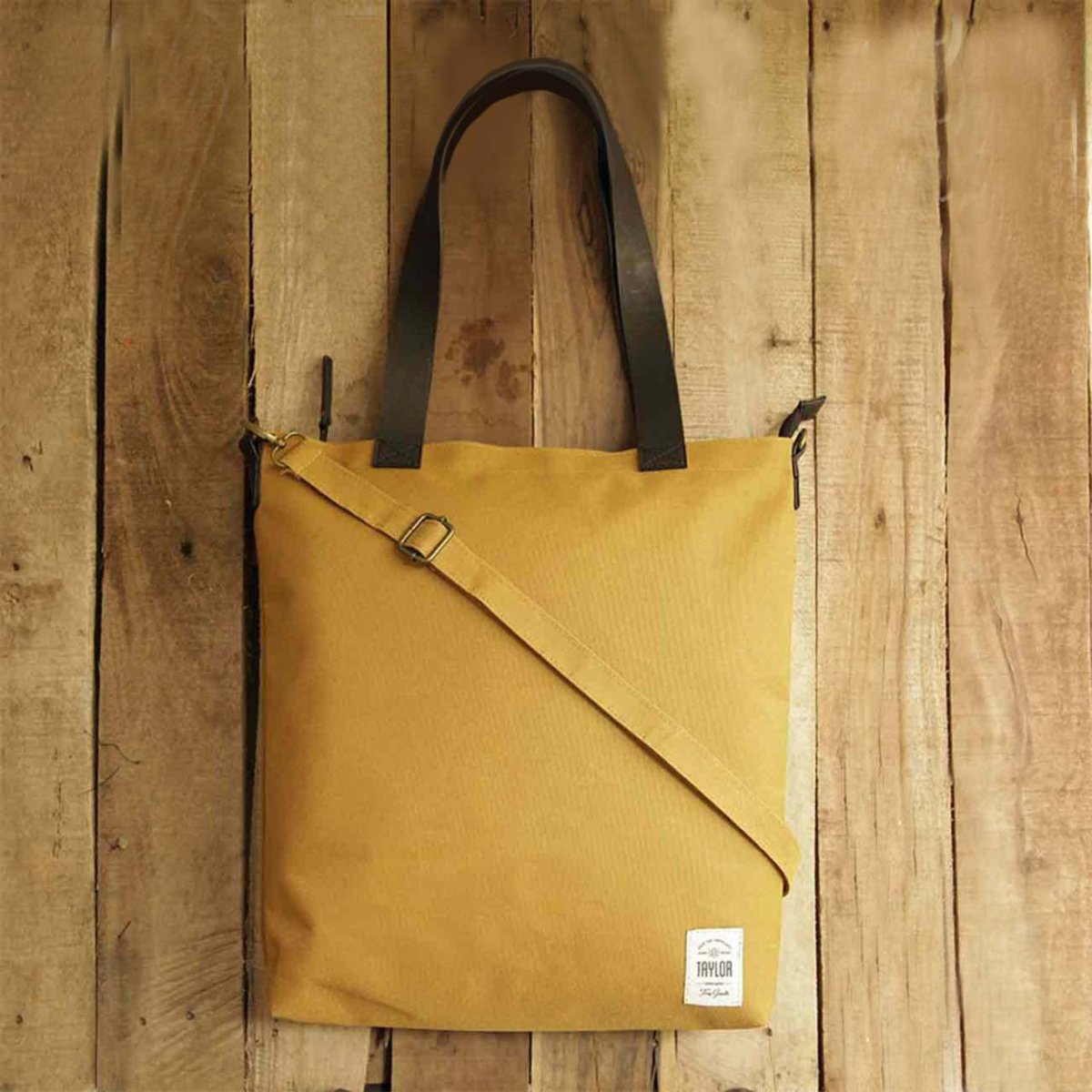 Gooceshop's tweet photo. Tote Bag Taylor Potato, udah kaya kentang belum? http://t.co/cKHp9rMIrK http://t.co/HdEJg8Kbax