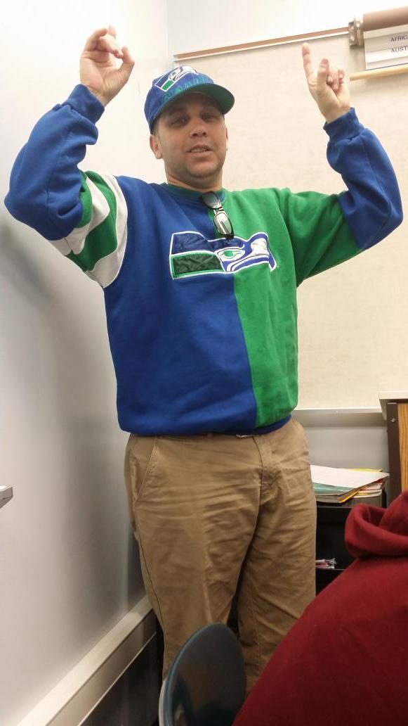 WolfLeo_'s tweet photo. Day 2: Get my man ANDY KERN SOME TICKETS FOR THE FREE #13DaysOfKern @Seahawks @PaulGAllen http://t.co/P2WG6ZMBrD