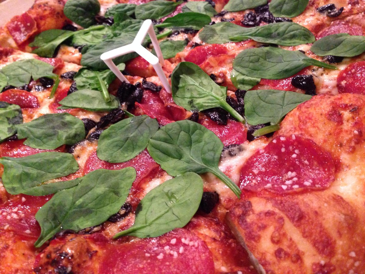 katieisafraid's tweet photo. #pizzadere http://t.co/j9LwmUR0HC