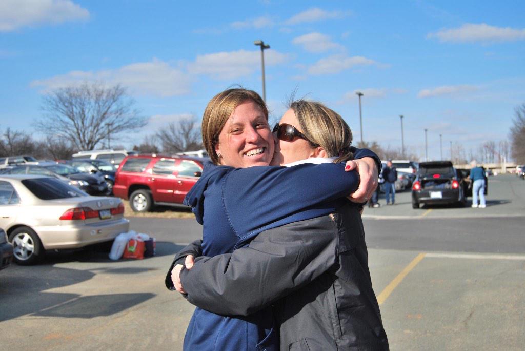 TaraHohenshelt's tweet photo. @AmyLynnAltig ❤️this! @ljfield6 We need a pic! #experthuggers #WhenInDoubtHugItOut #HuggingIsMyFavorite #NeverGetsOld http://t.co/xbLvOVuitI
