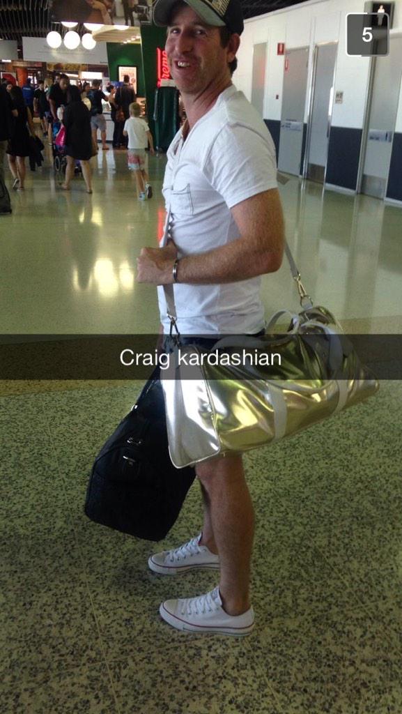 SeanShed42's tweet photo. Leave everyone alone @CraigEdnie nice bag little fella @BrendanFevola25  @BaylesEd  @Bot_Bot27  @craig_whinray http://t.co/uBvKqpPM6v