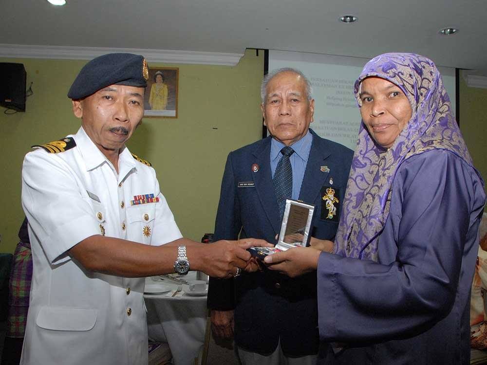 Majlis Penganugerahan PJM kpd Balu Veteran Askar British pada 19/1/2015 di Dewan Seminar, Kelab Sultan Sulaiman, K.L.