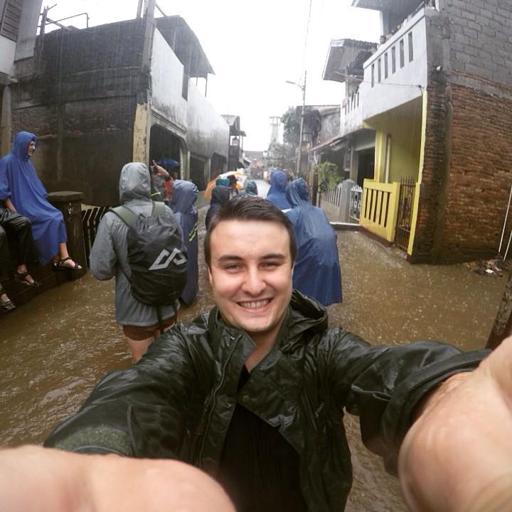 MattFromAus's tweet photo. The #uow Jakarta flood research team in our first #banjir @BPBDJakarta @petajkt @uowresearch @SMART_facility @UOWGC http://t.co/SOXTqF0MYi