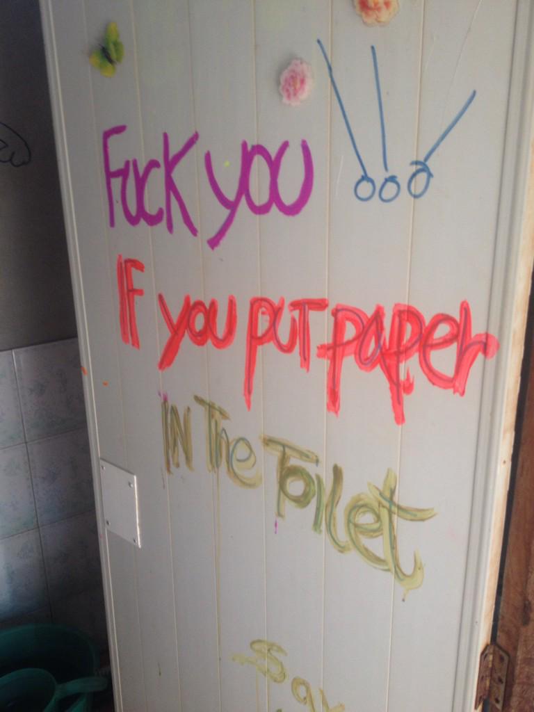 saratoke's tweet photo. I really don't think these people want you to put paper down the toilet! 😳 http://t.co/L4rzknLaLJ