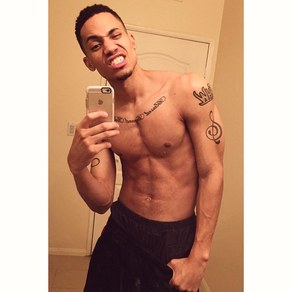 Mystic Got Jokes on Twitter "That first week back in the gym selfie
