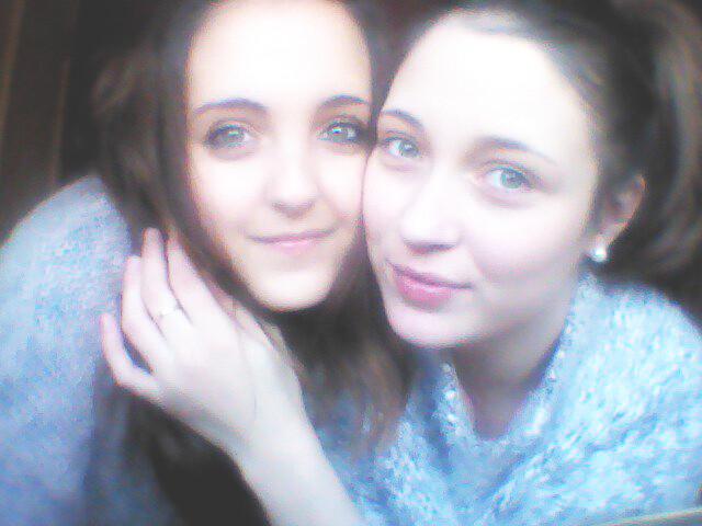 lorena_manz28's tweet photo. Te quiero muñeca!que momentazos joder por muchos más así!@saraybejarano http://t.co/3HEMu8Nspa