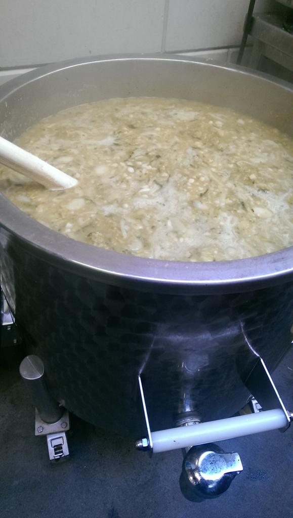 De gehele middag: WARME snert! 1 liter voor €4,00. En met 1 rookworst €6,50 
#snert #keurslager #terschelling