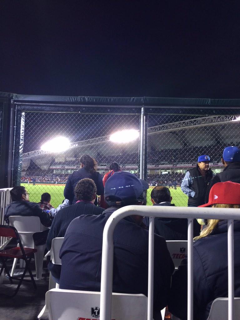 AnahiSandoval26's tweet photo. De vergüenza que el club @charrosbeisbol no tuvo la decencia de otorgarnos lugar a los familiares de @clubtomateros http://t.co/mybqqVSnjZ
