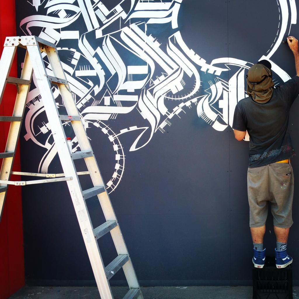 IAJOT771's tweet photo. ADL legend #KAB101 #wonderwalls2015 @ourportadl #streetart #IAJOT #mural @arthunterofsa @AdelaideMade @rAdelaide5000 http://t.co/UVggY81VID