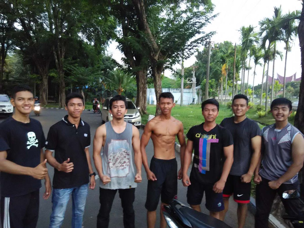 dimz_aditya's tweet photo. Abis latian bareng @bargoras neh, jepret jepret http://t.co/bEfNXFNeFt