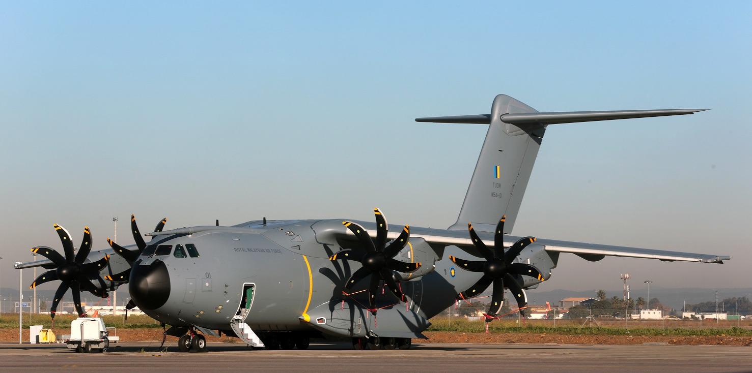 AIRBUS A400 M - Page 33 B78MfVlCEAEdk8S