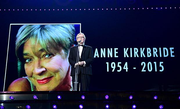 TheSun's tweet photo. “Anne was a vibrant, loving person who brightened up our lives." - Bill Roache pays tribute: http://t.co/A1CYkqRU1q http://t.co/TEOUkV0bT5