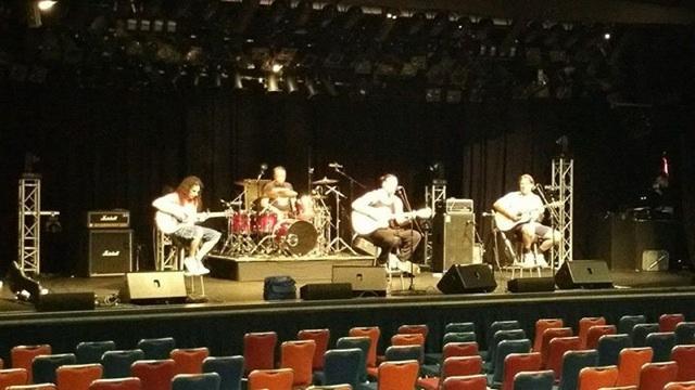 zepboys's tweet photo. #zepboys rehearsal at Twin Towns 
Photo by @AussieRycher http://t.co/zBHK3F7su9