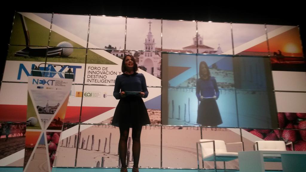 lolimartinez's tweet photo. Comenzamos #next_innova @eoi @D_Local_Almonte http://t.co/sVWlwDSqs0