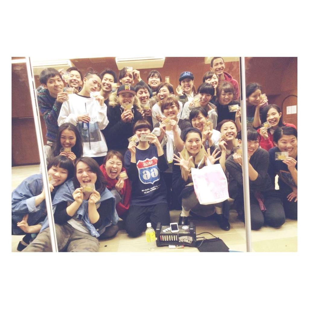 __Step_In__'s tweet photo. 先日はちかぴーやさんが差し入れをくださいました！MEMORYが刻印されたクッキー、優しいあったかい味がしました…♡ みなさんの応援を受けまして、明日から2日間。最初で最後の最高の卒業公演をお送りします！ ぴーやさんごちそうさまでした♡ http://t.co/Dtkiyoe1Ol