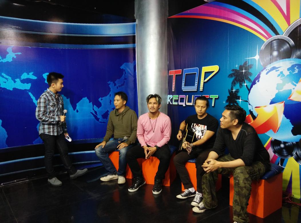 marvellsband's tweet photo. Thank u @radartasiktv @toprequest :) http://t.co/bqUrvrurO4
