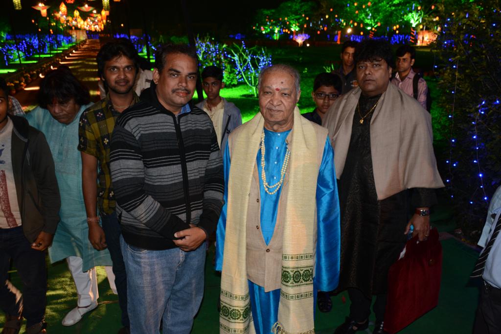 bibhuprasadmis2's tweet photo. I ve privileged to do a event with two Great Maestro of World Music at Rajarani Music Festival 2015 of DOT. http://t.co/neKZmHc9y1