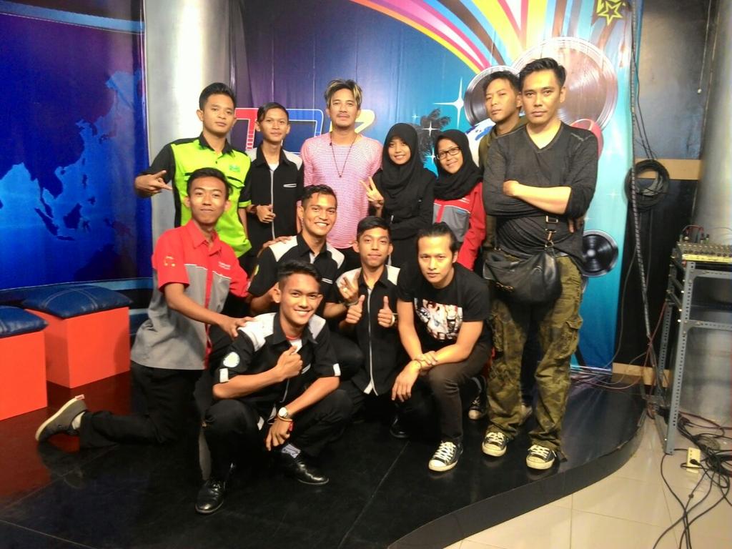 marvellsband's tweet photo. Thank u @radartasiktv @toprequest :) http://t.co/bqUrvrurO4
