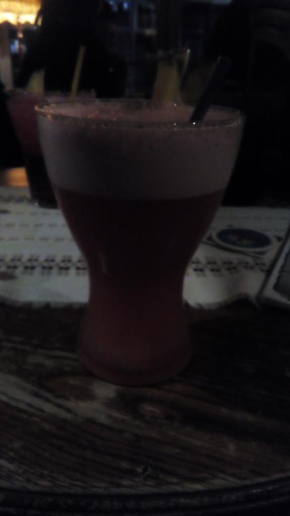 TuChauPham's tweet photo. Konis cocktailbar :D http://t.co/ZCKM7EeXY7