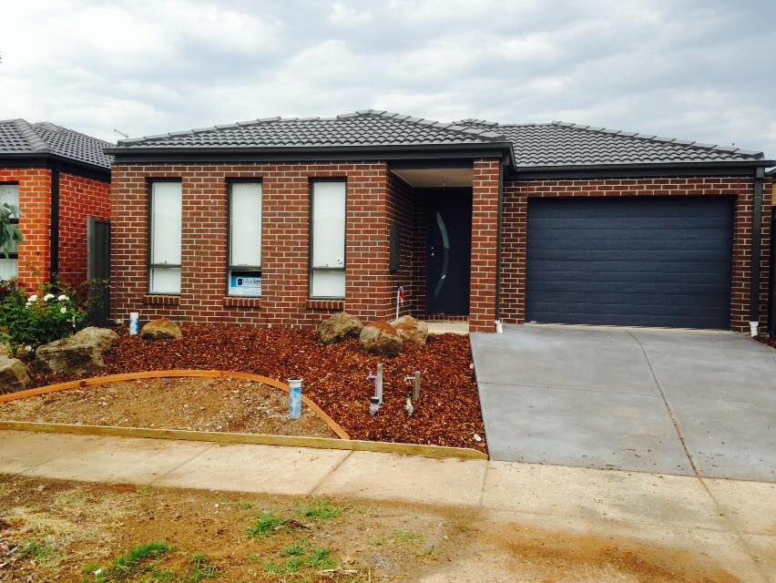 BlueKeySales's tweet image. 18 Grovedale way Wyndham vale just handed over to a very happy client #melbournebuilder