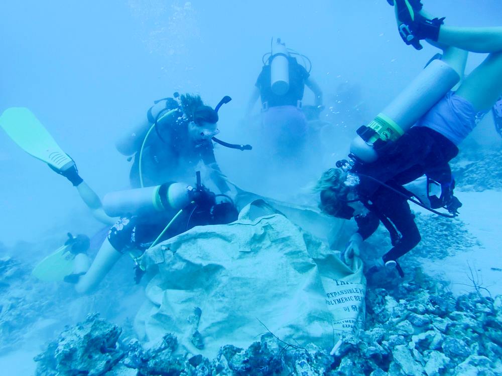 TheScubaNews's tweet photo. Fundraising Campaign Announced for Cayman Reef Restoration Project http://t.co/aXSdpy0yid http://t.co/C4aQWhAvqH